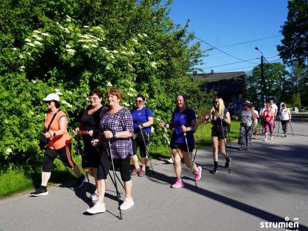Marsz nordic walking
